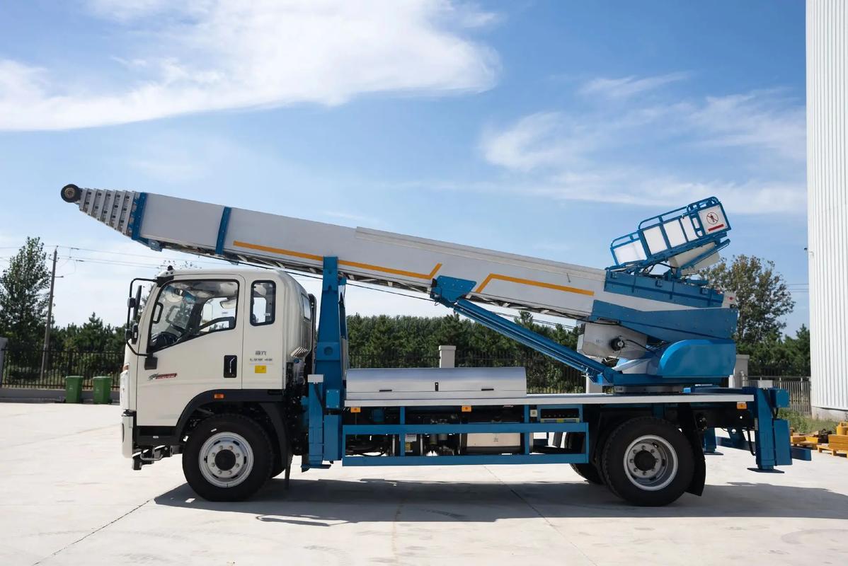 铅山县云梯上料车租赁费用